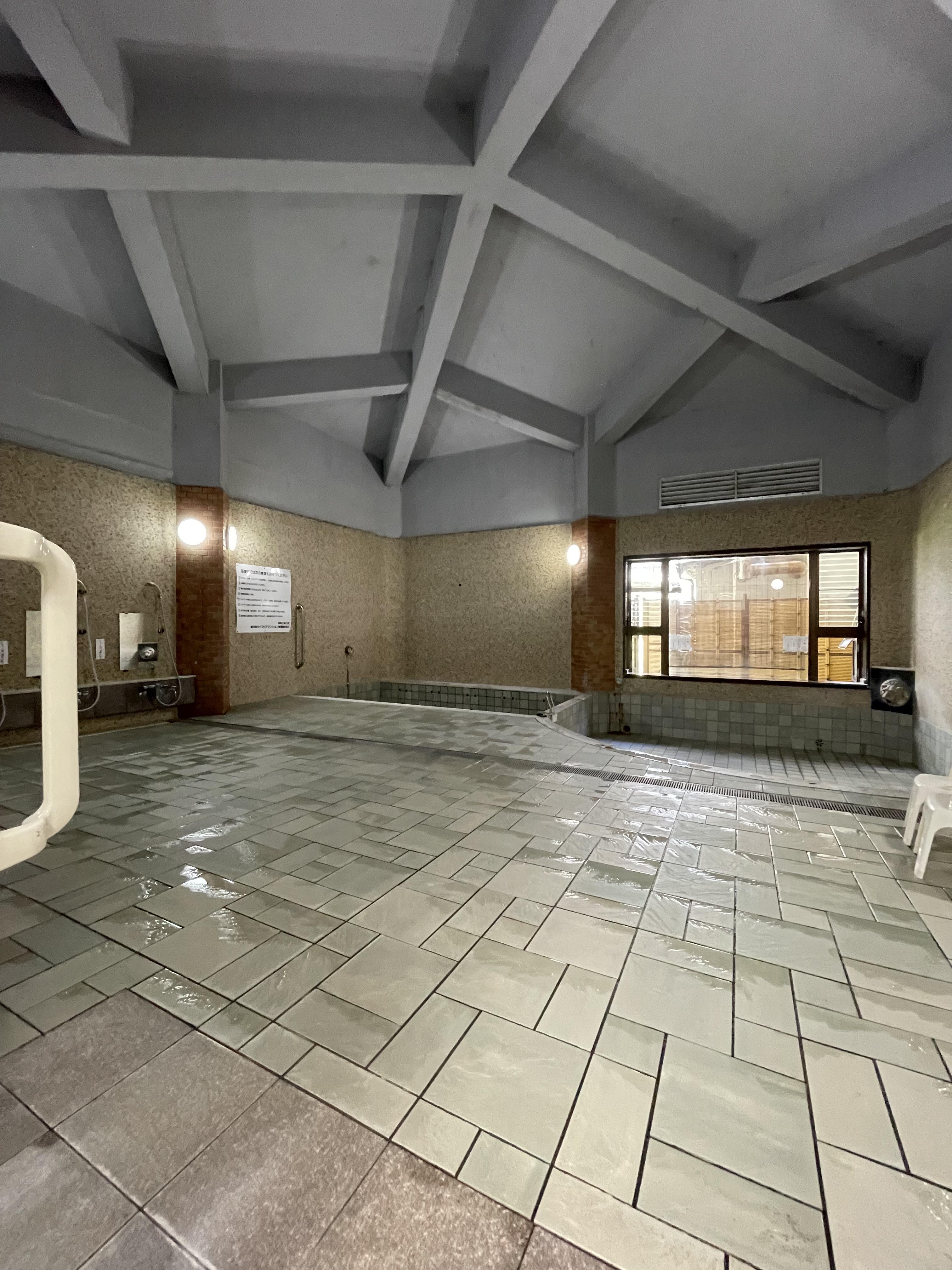 共有部分）１階には温泉大浴場があり毎日楽しめます。６時３０分～２４時まで（清掃時を除く）